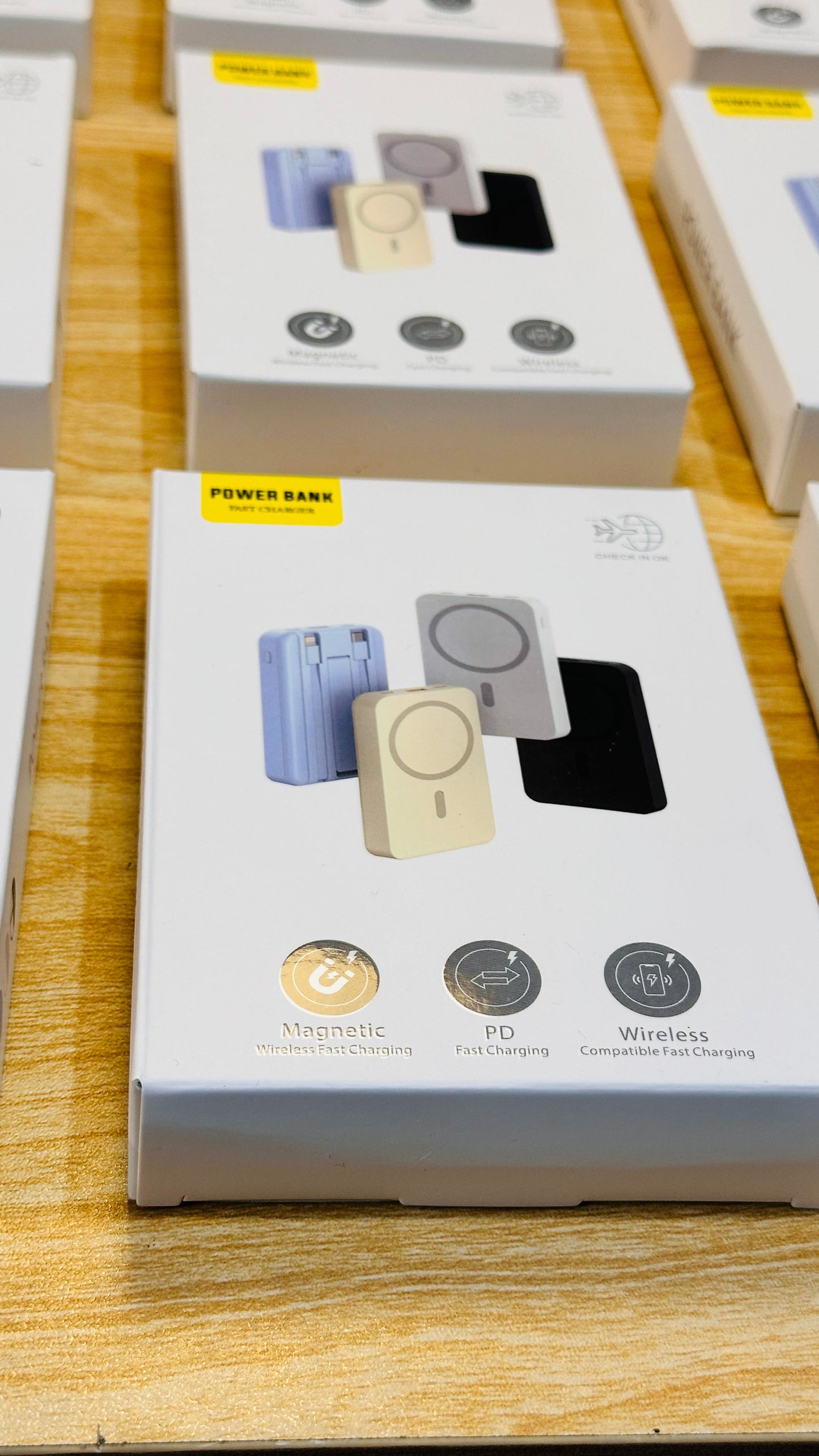 Wireless Fast charging PowerBank With Mag Safe